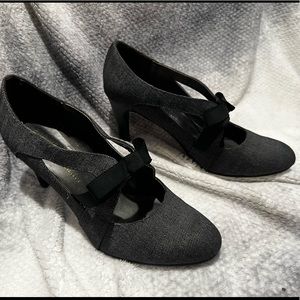 Grey Closed Toe Pumps With Black Bow